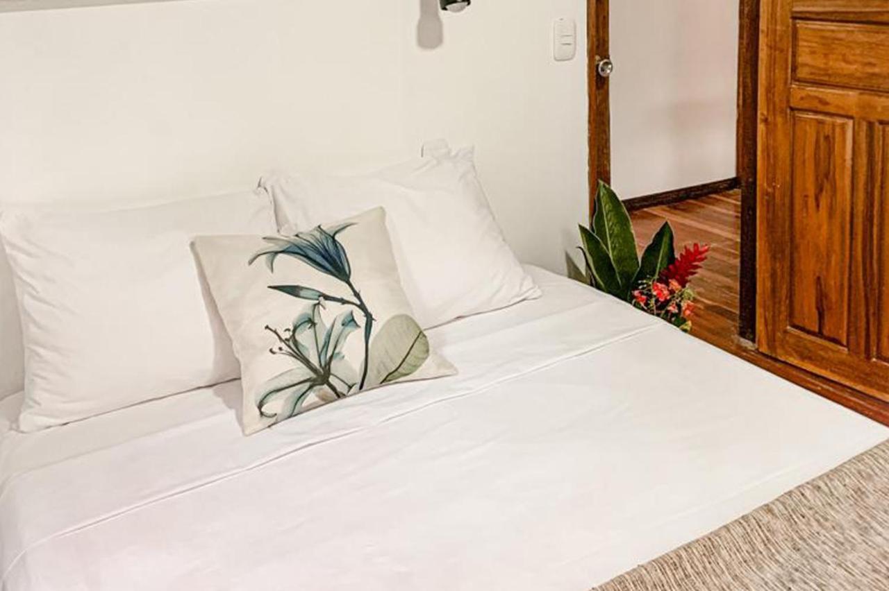 Puerto Viejo de Talamanca Cabinas Montesol מראה חיצוני תמונה
