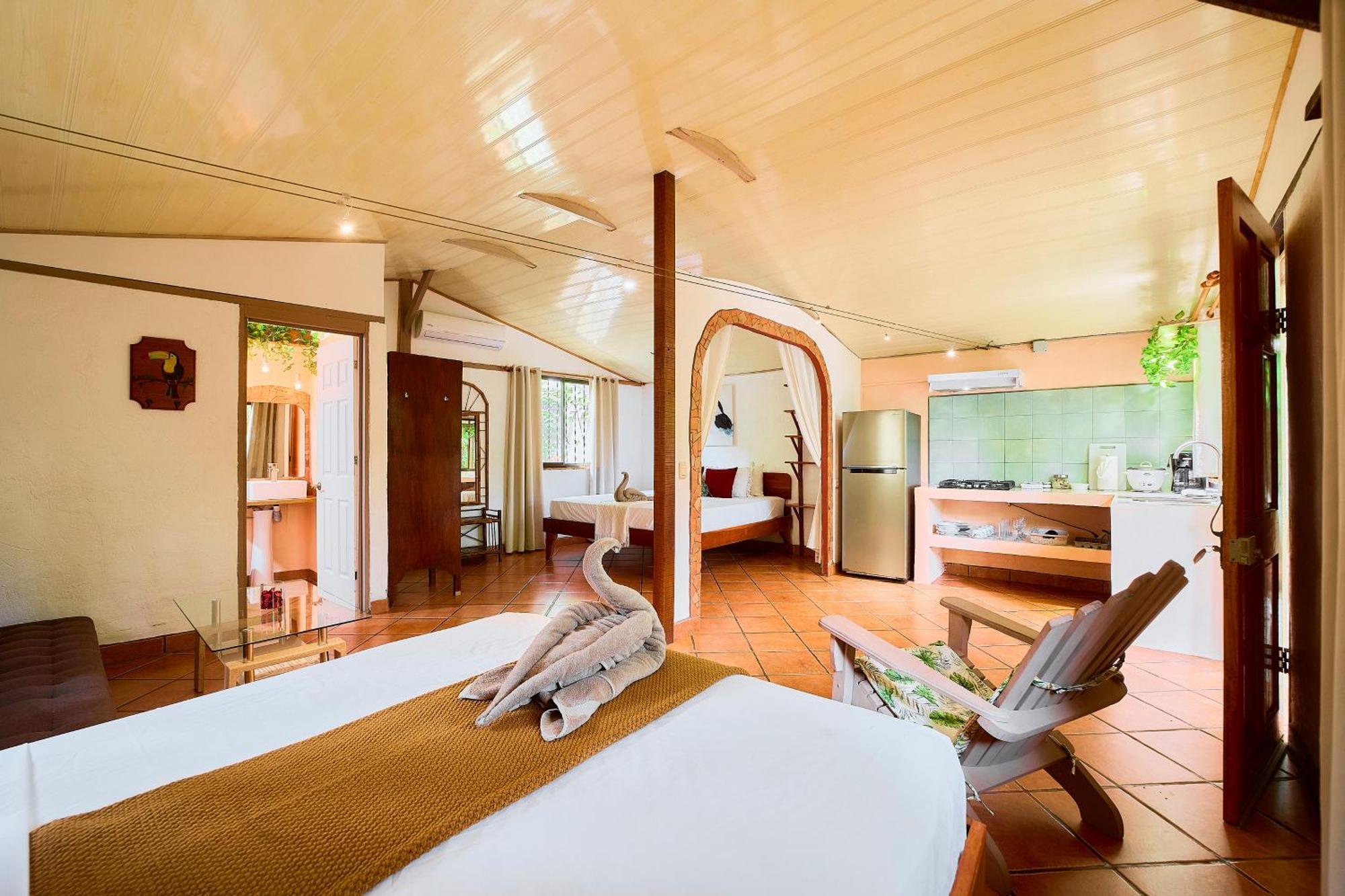 Puerto Viejo de Talamanca Cabinas Montesol מראה חיצוני תמונה