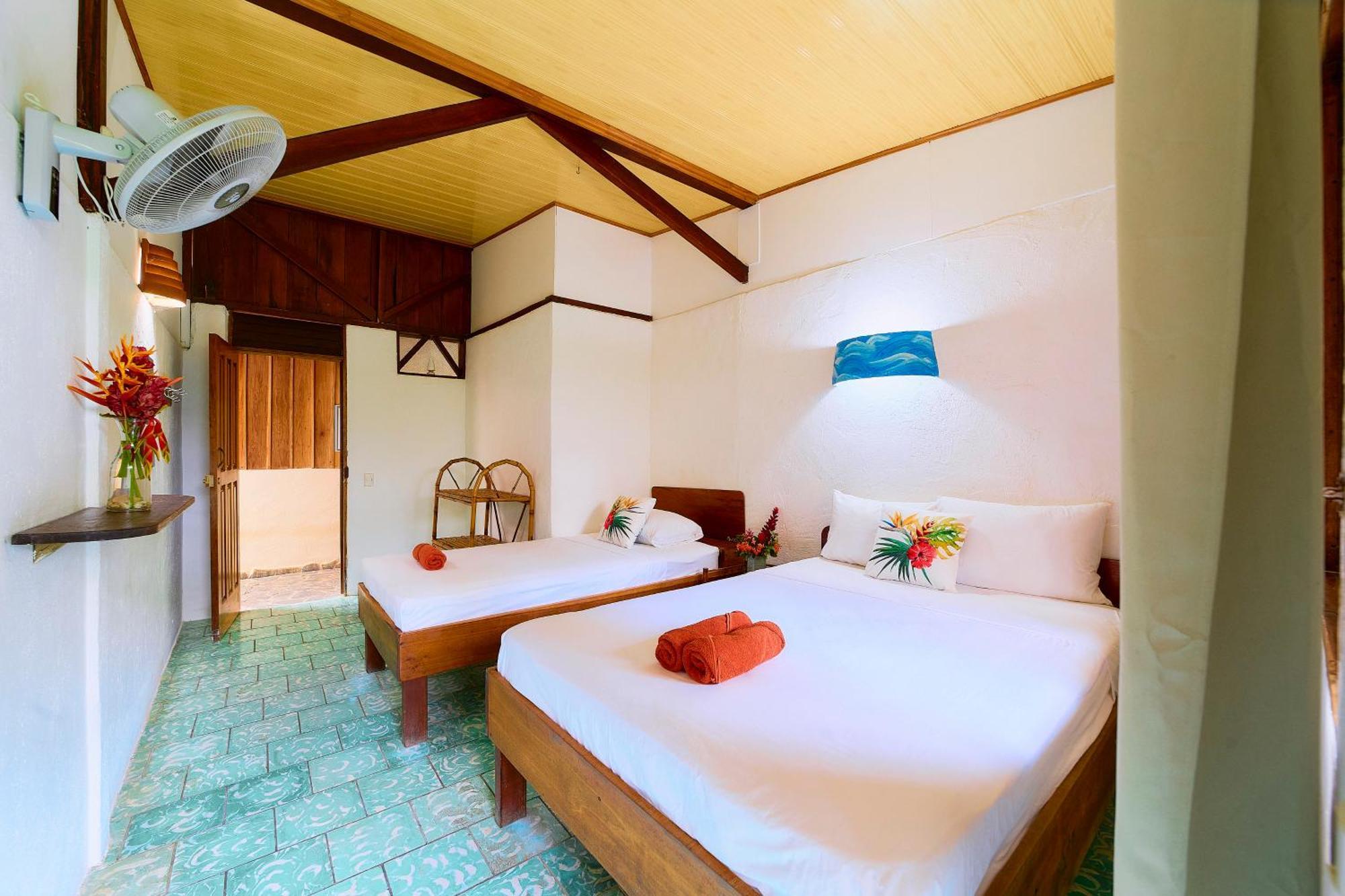 Puerto Viejo de Talamanca Cabinas Montesol מראה חיצוני תמונה