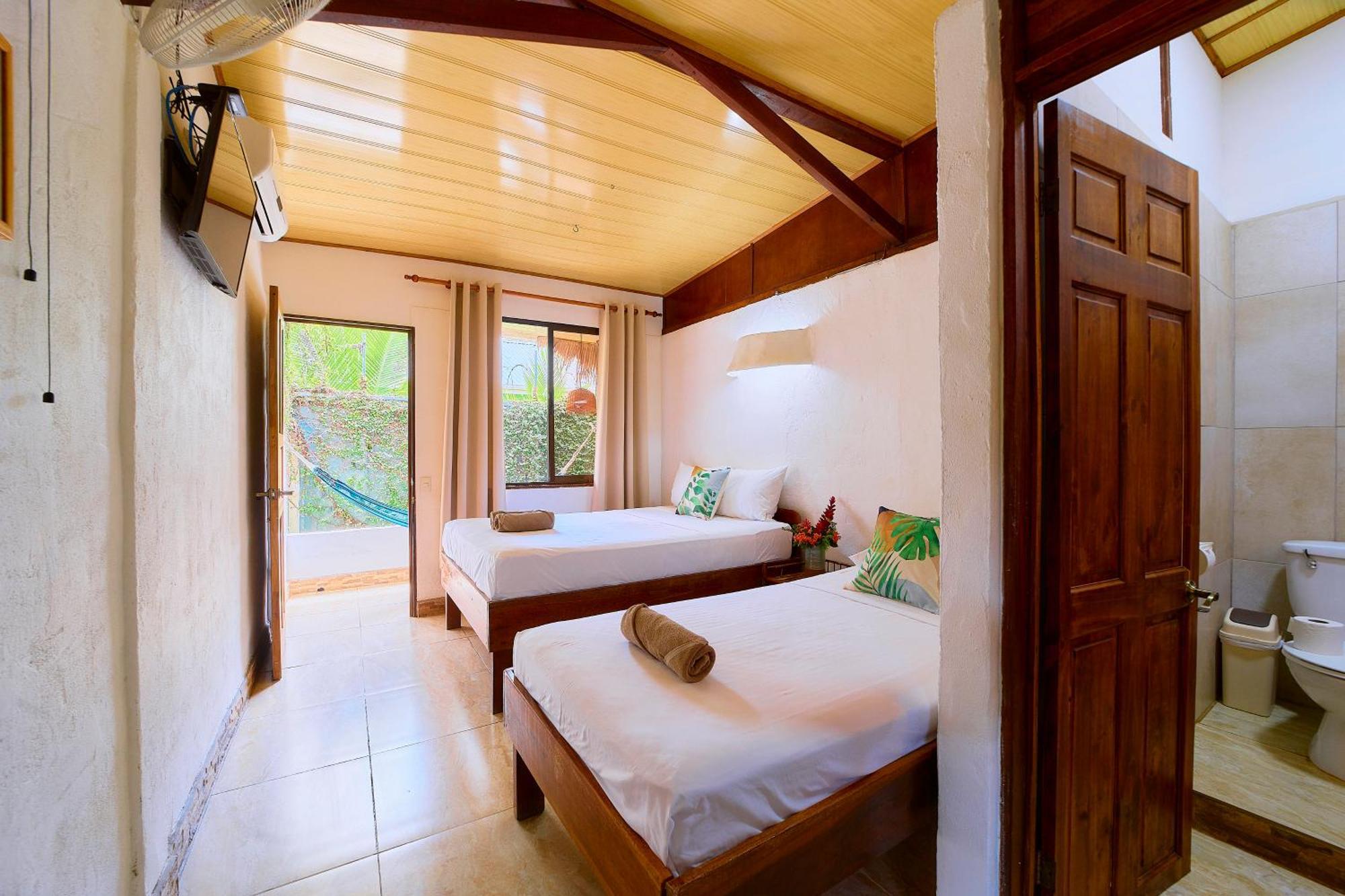 Puerto Viejo de Talamanca Cabinas Montesol מראה חיצוני תמונה