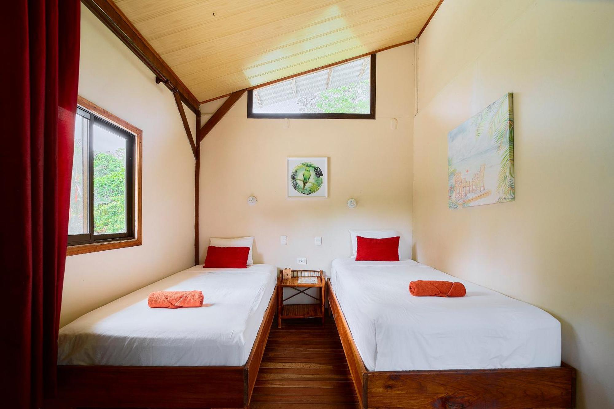 Puerto Viejo de Talamanca Cabinas Montesol מראה חיצוני תמונה