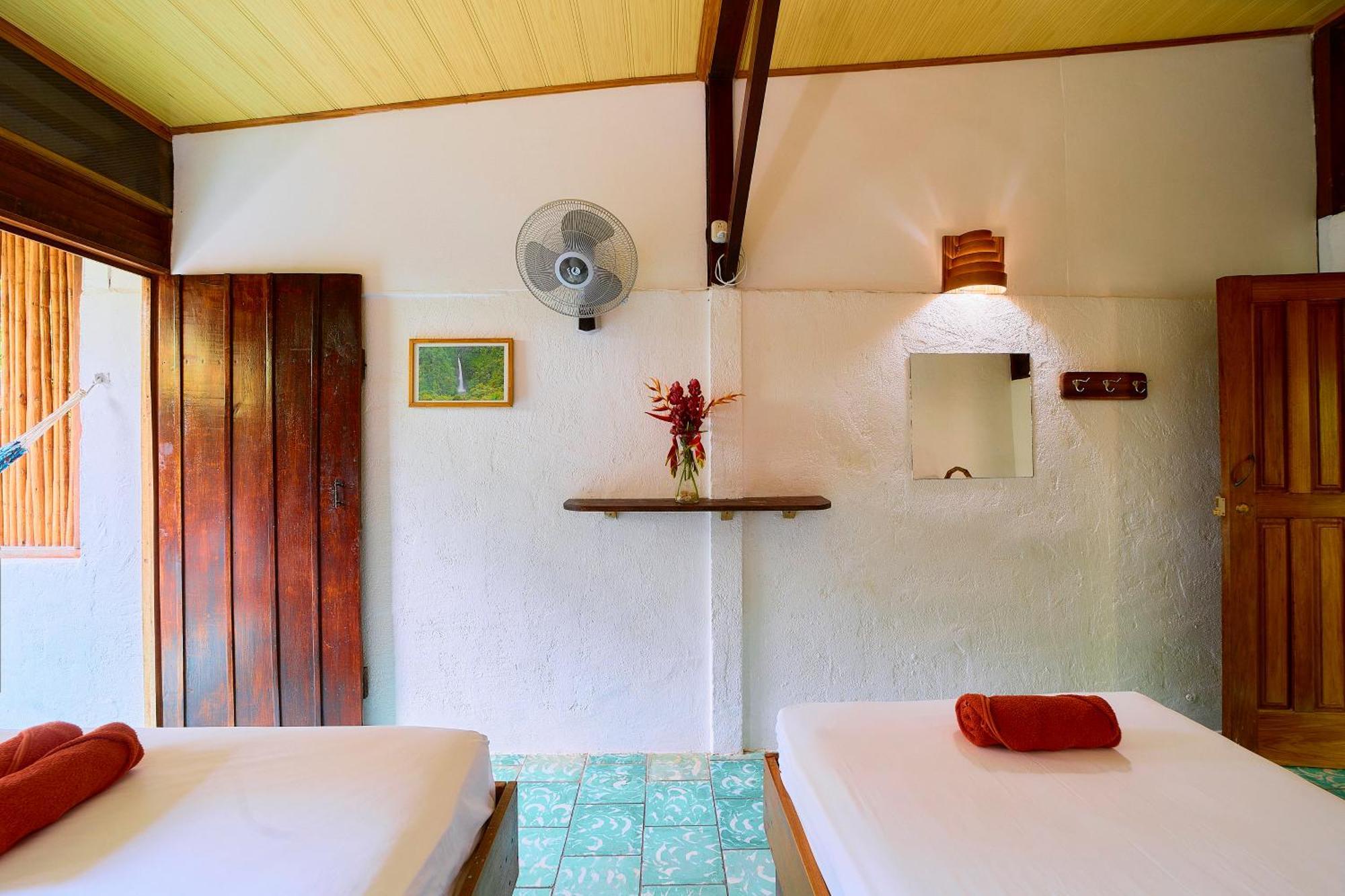 Puerto Viejo de Talamanca Cabinas Montesol מראה חיצוני תמונה