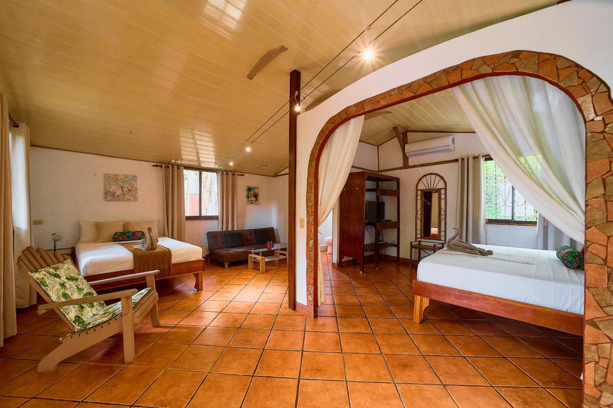Puerto Viejo de Talamanca Cabinas Montesol מראה חיצוני תמונה