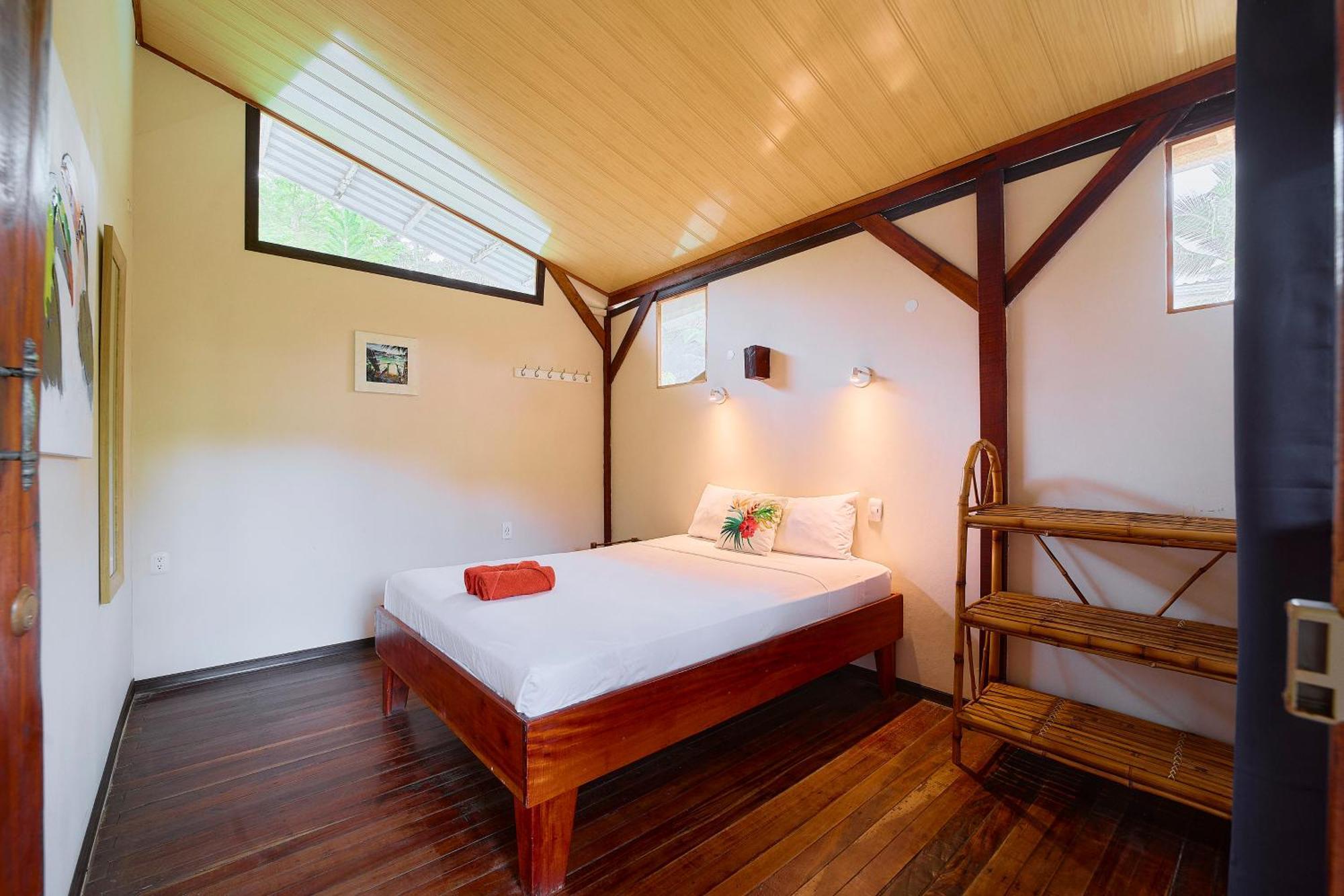 Puerto Viejo de Talamanca Cabinas Montesol מראה חיצוני תמונה