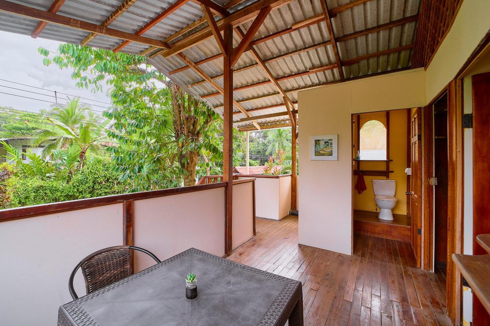 Puerto Viejo de Talamanca Cabinas Montesol מראה חיצוני תמונה